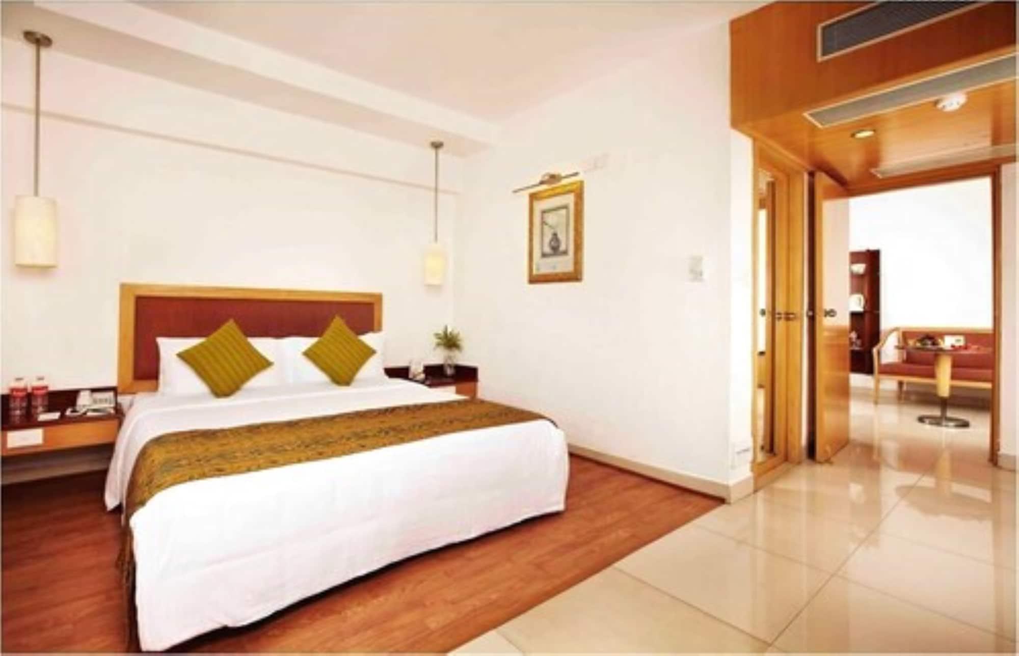 ซาเวรา Hotel เชนไน ภายนอก รูปภาพ