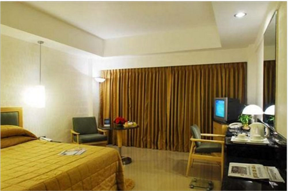 ซาเวรา Hotel เชนไน ภายนอก รูปภาพ